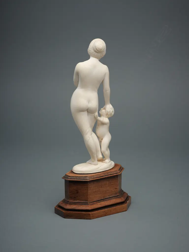 Indian ivory/wood figure, Image 1++